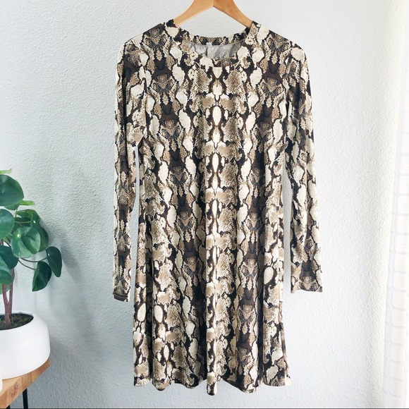 Dresses & Skirts - Super soft jersey neutral python snake print dress